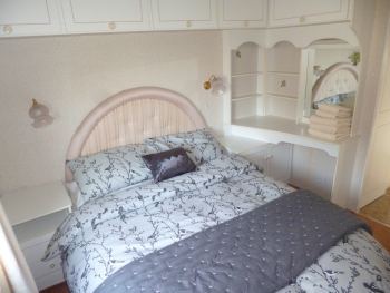 pant glas bed.jpg